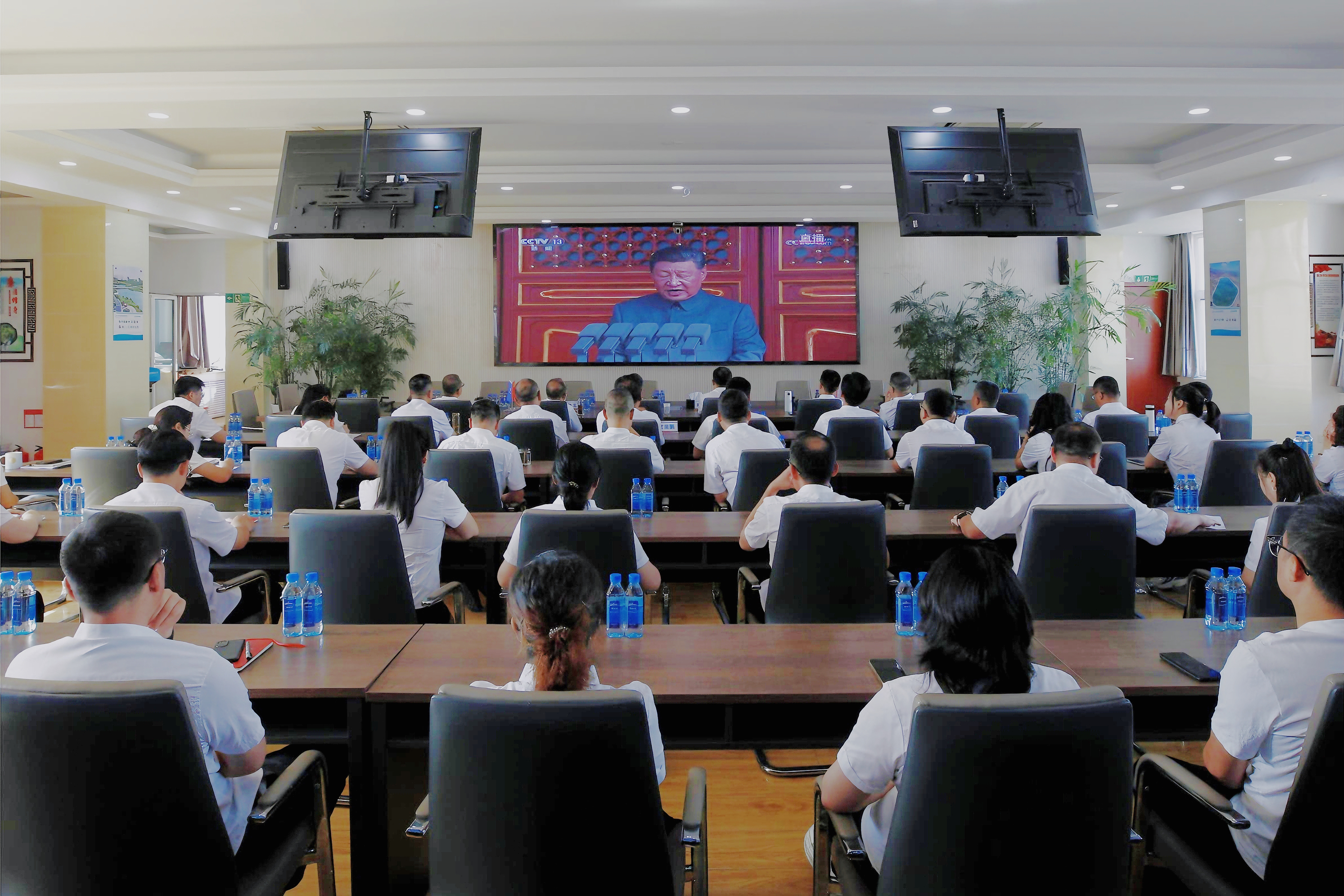 銘記歷史，致敬英雄！銀川中鐵水務(wù)組織觀看紀(jì)念抗戰(zhàn)勝利80周年閱兵式直播